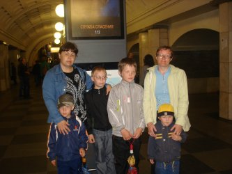 Детки впервые в метро.