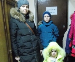 Марина Р. с детьми Никитой и Ариной