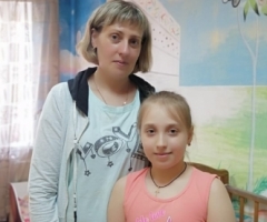 Наталья с дочкой Ариной. Приехали на лечение в Москву.