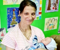 Аня с новорожденным