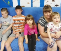 Татьяна из Омска с 4-мя детьми. Приехала на реабилитацию в НИИ Вельтищева.