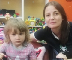 Юля из Калужской области с детьми Машенькой и Мариной
