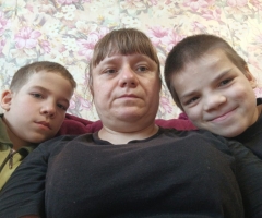 Татьяна Валентиновна и два ее сына Егор и Кирилл из Омска