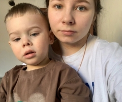 Родственников у нас нет, отец ушел из семьи. Барсукова И.В., одинокая мама.