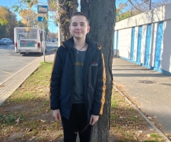 Стекло насквозь прошло под коленом. Зозуля Е.И., одинокая мама.