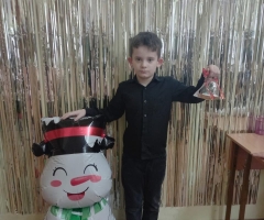 Зарплата у меня маленькая, да и ту нерегулярно выплачивают. Алешина А.И., одинокая мама.