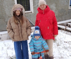 Мама одна воспитывает четверых детей. Петрова Н.Н.