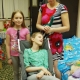 Лена П. с дочками Викой (инвалид) и Лизой
